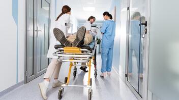 Νοσοκομείο Σωτηρία: Άφησαν για ώρες νεκρό στα Επείγοντα