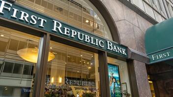ΗΠΑ: Κατέρρευσε η First Republic Bank, στην JPMorgan περνούν οι καταθέσεις