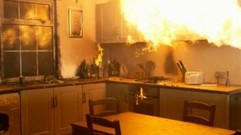 Φωτιά σε διαμέρισμα - Επί τόπου η Πυροσβεστική