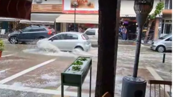 Ισχυρή βροχόπτωση στην Πτολεμαϊδα - «Ποτάμια» οι κεντρικοί δρόμοι