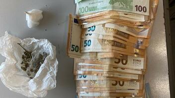 Η κοκαϊνη και μερικές χιλιάδες ευρώ οδήγησαν στη σύλληψή του