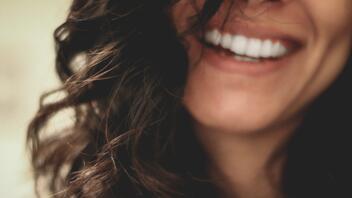 Χαμόγελο: Πέντε τροφές που αποφεύγει ένας οδοντίατρος