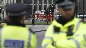 Βρετανία: Δεν αντιμετωπίζεται ως «τρομοκρατική ενέργεια» η πρόσκρουση αυτοκινήτου στην πύλη της Ντάουνινγκ Στριτ	
