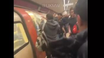Πανικός στο μετρό του Λονδίνου: Επιβάτες εγκλωβίστηκαν σε βαγόνια που ήταν γεμάτα καπνό
