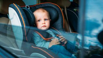 Πάτρα: Μωρό 15 μηνών κλειδώθηκε κατά λάθος στο αυτοκίνητο