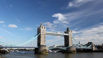  Βρετανία: Ακτιβιστές διέκοψαν την κυκλοφορία σε τέσσερις γέφυρες του Λονδίνου