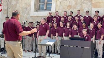 Εντυπωσίασε τα Χανιά η χορωδία του Πανεπιστήμιου Texas A&M, Singing Cadets