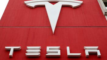 Η Tesla προσφέρει έκπτωση 8.000 δολαρίων σε δύο μοντέλα