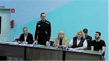 Στο δικαστήριο ο Ναβάλνι - Κατηγορείται για εξτρεμισμό