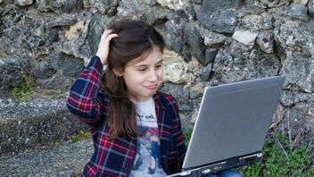 Παιδιά και social media: Πώς μπορείτε να μειώσετε τον χρόνο που περνάνε στο διαδίκτυο