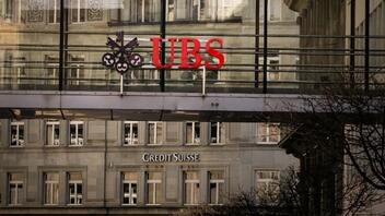 Bloomberg: Ολοκληρώνεται η εξαγορά της Credit Suisse από την UBS