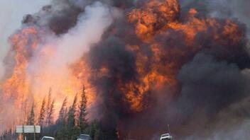 Δασικές πυρκαγιές στο Κεμπέκ - 11.000 κάτοικοι εγκατέλειψαν τις εστίες τους