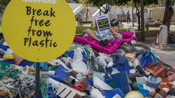 Συνθήκη για τα Πλαστικά: Πρέπει να μειώνει την παραγωγή πλαστικού, αλλιώς θα αποτύχει