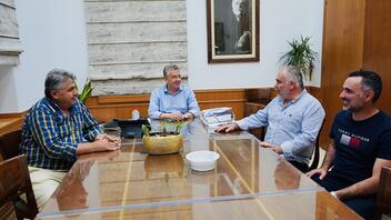 Συνάντηση Περιφερειάρχη Κρήτης με το Προεδρείο των Ξενοδοχοϋπαλλήλων Ηρακλείου