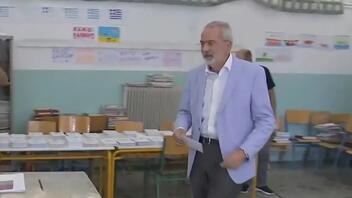 Ψήφισε ο υπηρεσιακός πρωθυπουργός Ιωάννης Σαρμάς