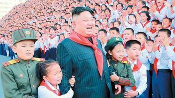 Μαζικές πορείες στη Βόρεια Κορέα- Ζητούν «πόλεμο εκδίκησης» κατά των ΗΠΑ