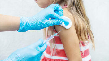Πρώτα το παιδί: Καμπάνια για τον εμβολιασμό κατά της μηνιγγίτιδας Β 8 παιδιών