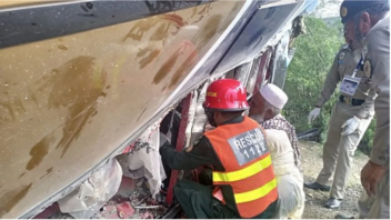 Πολύνεκρο δυστύχημα με λεωφορείο που ανετράπη στο Πακιστάν