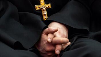Φρίκη στην Σαλαμίνα: Συνελήφθη 68χρονος ιερέας για ασέλγεια σε ανήλικο