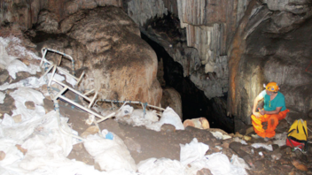 Σπήλαια: Θησαυροί της φύσης και της Ιστορίας που… μετατρέπονται σε σκουπιδότοπους!