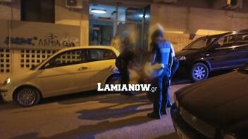 Λαμία: Αναστάτωση στο κέντρο της πόλης – γυναίκα καλούσε σε βοήθεια…