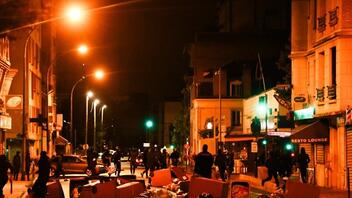 Χάος στη Γαλλία – Πάνω από 1.300 συλλήψεις τη νύχτα