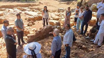 Οροπέδιο Λασιθίου: Έσπευσαν να δουν τη σπουδαία αρχαιολογική ανακάλυψη