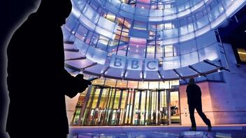 Στο "μικροσκόπιο" του BBC παρουσιαστής του - Κατηγορείται ότι λάμβανε φωτογραφίες εφήβου έναντι αμοιβής