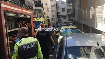 Φωτιά σε διαμέρισμα στη Θεσσαλονίκη – Στο νοσοκομείο γυναίκα