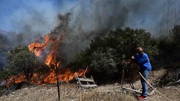 Φωτιά στον Κουβαρά: Δύσκολες οι συνθήκες που θα επικρατήσουν, λέει η Πυροσβεστική