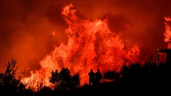 Δύσκολες ώρες στα μέτωπα των πυρκαγιών -Μία σύλληψη για τη φωτιά στη Μεσσηνία