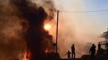 Πυρκαγιές: Σε "κόκκινο συναγερμό" αύριο Κρήτη και Ρόδος