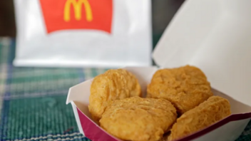 Αποζημίωση 800.000 δολάρια σε 8χρονη που «κάηκε» από κοτομπουκιές στα McDonald’s