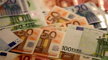 Στα 4,4 δισ. ευρώ το όφελος για τα νοικοκυριά από αυξήσεις μισθών και μειώσεις φόρων 