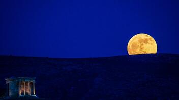Πανσέληνος Ιουλίου 2023: Κορυφώνεται απόψε το «Φεγγάρι του Ελαφιού» 