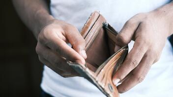 «Κλειδώνει» νέα επιταγή ακρίβειας – Ποιοι θα δουν χρήματα στην τσέπη τους μέχρι τα Χριστούγεννα