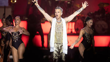 Robbie Williams: Αποκάλεσε «κλέφτες» τους Έλληνες!
