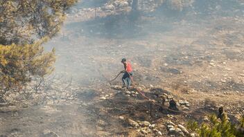 Πυρκαγιές: Σε "συναγερμό" η Κρήτη, αύριο