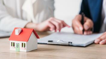 Σε ανοδική τροχιά τα δάνεια με εξασφάλιση οικιστικού ακινήτου - Οι τάσεις και οι εκτιμήσεις 