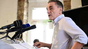 Ανακοίνωσε την υποψηφιότητά του για την προεδρία του ΣΥΡΙΖΑ ο Ευκλείδης Τσακαλώτος