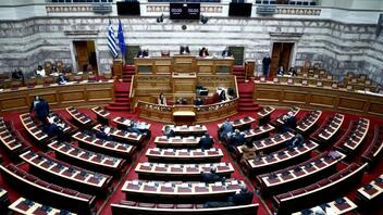 Βουλή: Ψηφίστηκε με ευρεία πλειοψηφία το νομοσχέδιο για την ψήφο των αποδήμων
