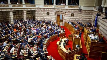Υψηλοί τόνοι στη Βουλή με αναφορές στον Στέφανο Κασσελάκη 