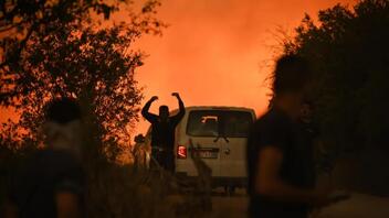 Κόλαση φωτιάς στην Αλεξανδρούπολη - Εκκενώθηκαν 10 οικισμοί, συνεχείς ρίψεις νερού