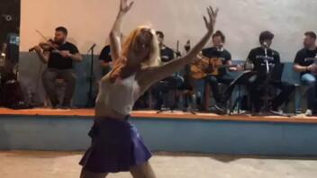 Τραϊάνα Ανανία: Χαμός με τον έξαλλο χορό της σε πανηγύρι της Ικαρίας