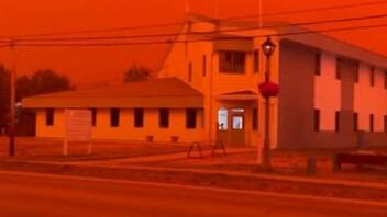 Πυρκαγιές στον Καναδά: Πορτοκαλί ομίχλη σκέπασε τον ουρανό
