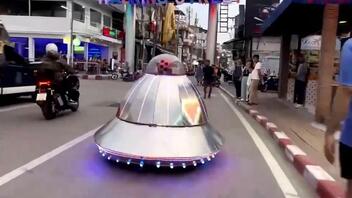 Διαστημόπλοιο ... σπιτικής συνταγής στους δρόμους της Ταϊλάνδης