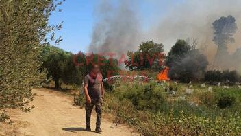 Βίντεο από τη μεγάλη φωτιά στην ενδοχώρα του Ηρακλείου - Στη "μάχη" και εναέρια μέσα