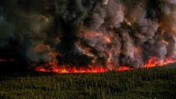 Κόλαση φωτιάς στον Καναδά- Χιλιάδες κάτοικοι εγκαταλείπουν τα σπίτια τους