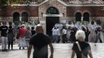 Οδύνη στην κηδεία του 11χρονου γιου του Οδυσσέα Σταμούλη που πνίγηκε στους Φούρνους