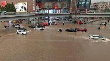 Συναγερμός στην Κίνα: Κίνδυνος έξαρσης μολυσματικών ασθενειών στις πλημμυρισμένες περιοχές